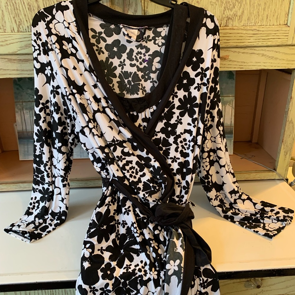Nightgown and robe set